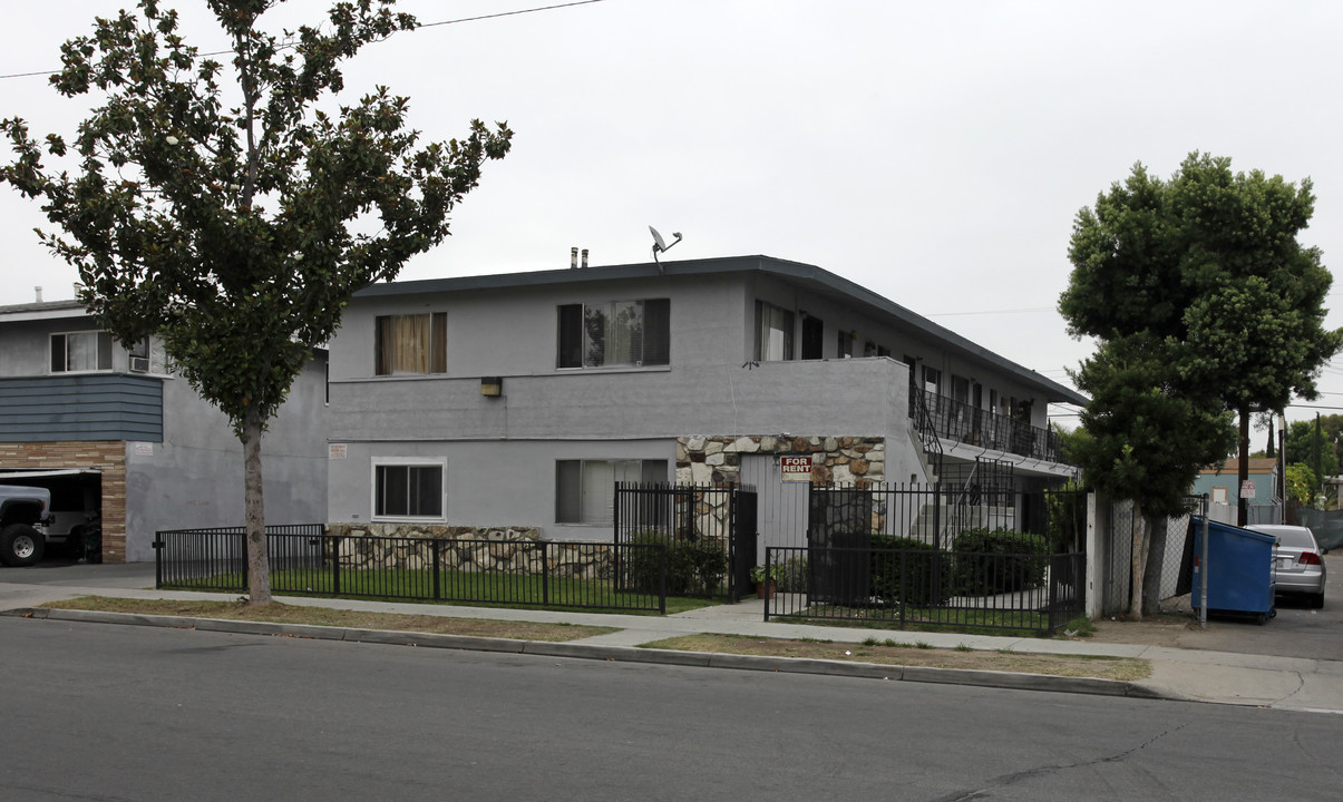 1114 N Mayfair Ave in Anaheim, CA - Building Photo