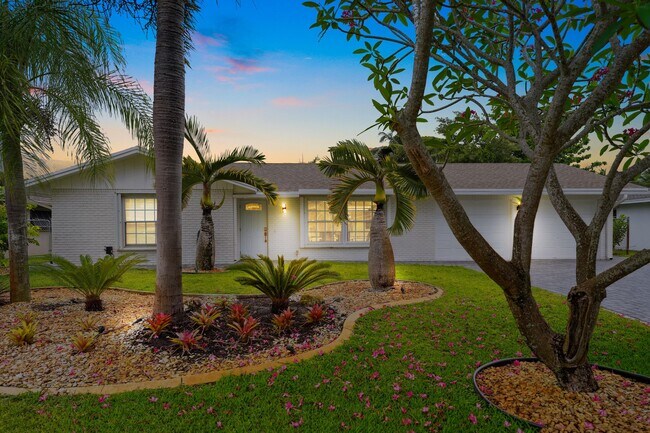 property at 4091 Lakespur Cir N