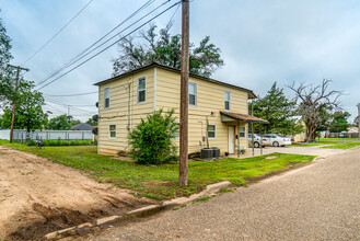 323 NW 4th St in Tulia, TX - Building Photo - Building Photo