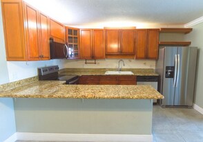 4225 Turnberry Cir in Greenacres, FL - Building Photo