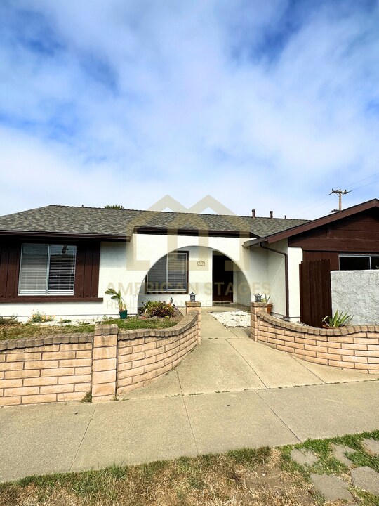 309 S R St in Lompoc, CA - Building Photo