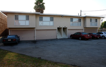 12726 Grevillea Ave in Hawthorne, CA - Foto de edificio - Building Photo