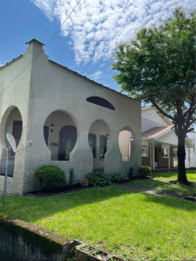 property at 143 S 9th St