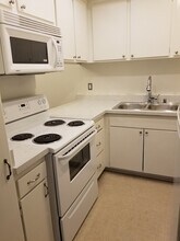 440 Veteran Ave, Unit 405 in Los Angeles, CA - Building Photo - Building Photo