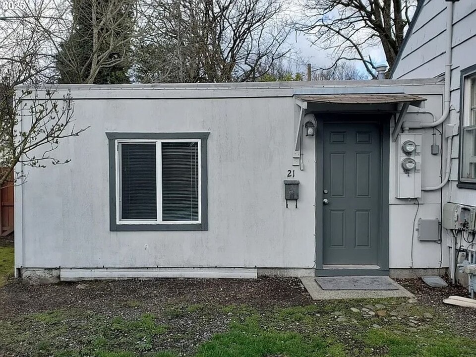 2127-27 NE 5th St in Gresham, OR - Building Photo