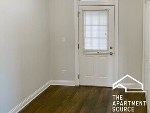 3856 N Southport Ave, Unit 2 in Chicago, IL - Building Photo - Building Photo