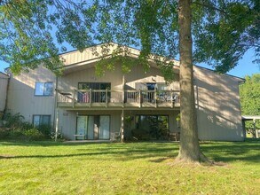 11 Arbor Hill Cir in Iowa City, IA - Building Photo - Building Photo