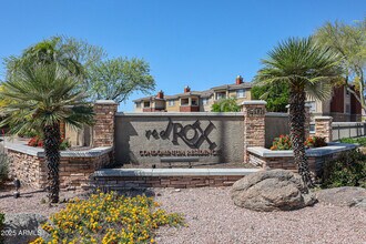 5401 E Van Buren St in Phoenix, AZ - Building Photo - Building Photo