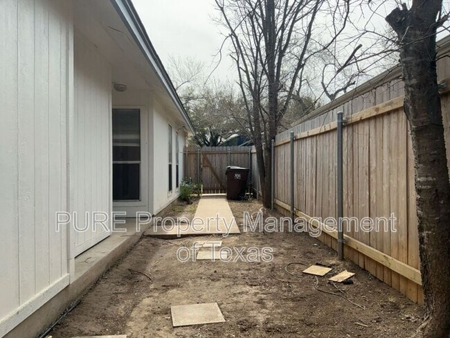 2028 Redwing Way in Round Rock, TX - Building Photo - Building Photo