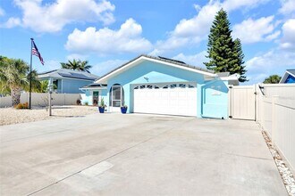 1015 Spindle Palm Way in Apollo Beach, FL - Building Photo - Building Photo