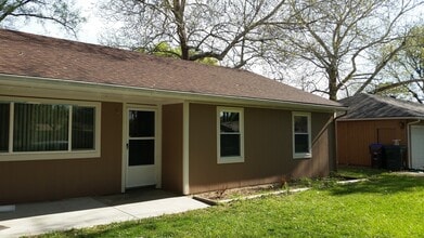 3912 SW Dixie Ct in Topeka, KS - Building Photo - Building Photo