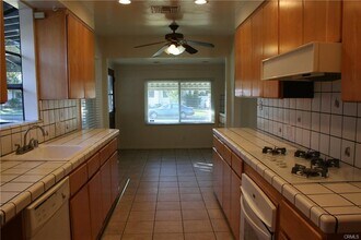 5056 Newcastle Ave in Los Angeles, CA - Building Photo - Building Photo