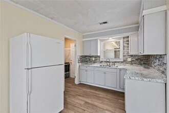 1201 Shoreham Dr in Atlanta, GA - Building Photo - Building Photo