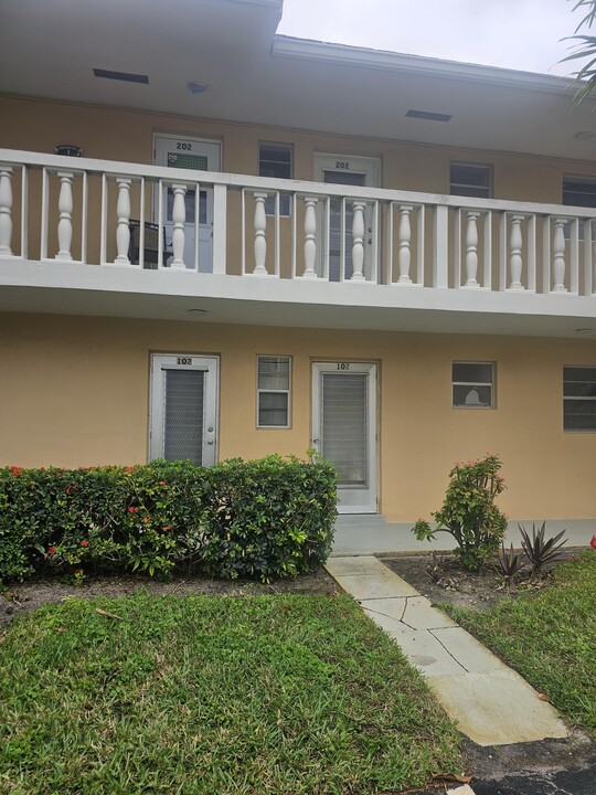 2214 NE 1st Way in Boynton Beach, FL - Building Photo