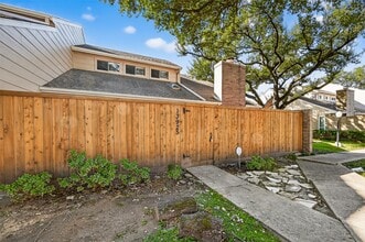 13925 Hollowgreen Dr in Houston, TX - Building Photo - Building Photo