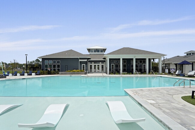HoM at River Hills in Tampa, FL - Building Photo - Building Photo