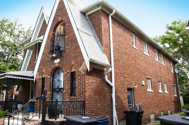 17614 Roselawn St, Unit Roselawn in Detroit, MI - Foto de edificio - Building Photo