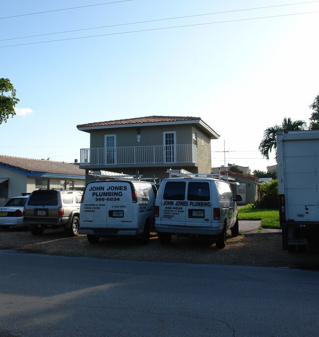 824 NE 15th Ave in Fort Lauderdale, FL - Building Photo - Building Photo