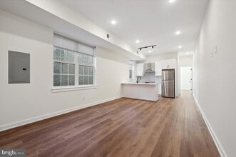 2513 N Howard St, Unit 203 in Philadelphia, PA - Building Photo - Building Photo