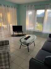 240 Palm River Blvd in Naples, FL - Foto de edificio - Building Photo