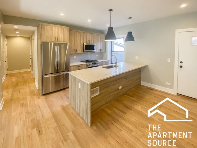 2535 N Campbell Ave in Chicago, IL - Building Photo - Building Photo