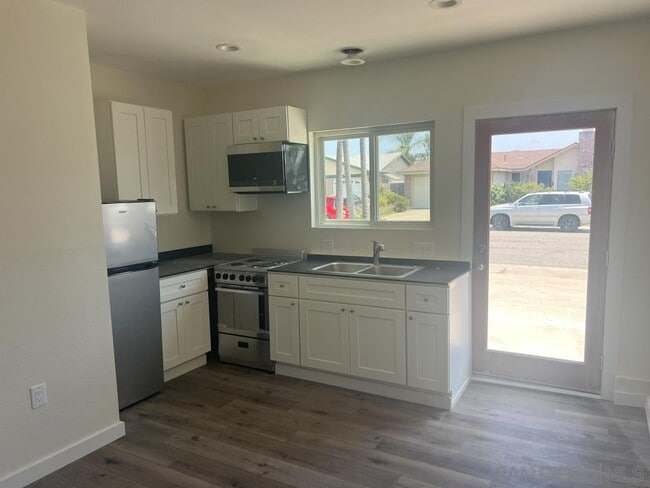 8824 Calliandra Rd in San Diego, CA - Building Photo - Building Photo