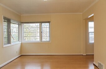 2356-2366 SW Cactus Dr, Unit 2364 in Portland, OR - Foto de edificio - Building Photo