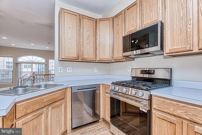 5832 Cowling Ct in Alexandria, VA - Building Photo - Building Photo