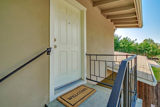 547-547 I St in Davis, CA - Foto de edificio - Building Photo