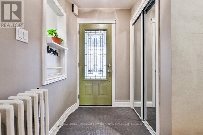 9 Hilo Rd in Toronto, ON - Building Photo - Building Photo