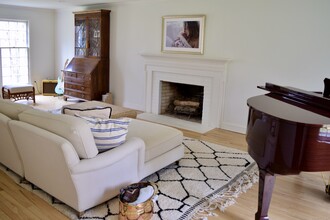 60 Squires Ln in New Canaan, CT - Building Photo - Building Photo
