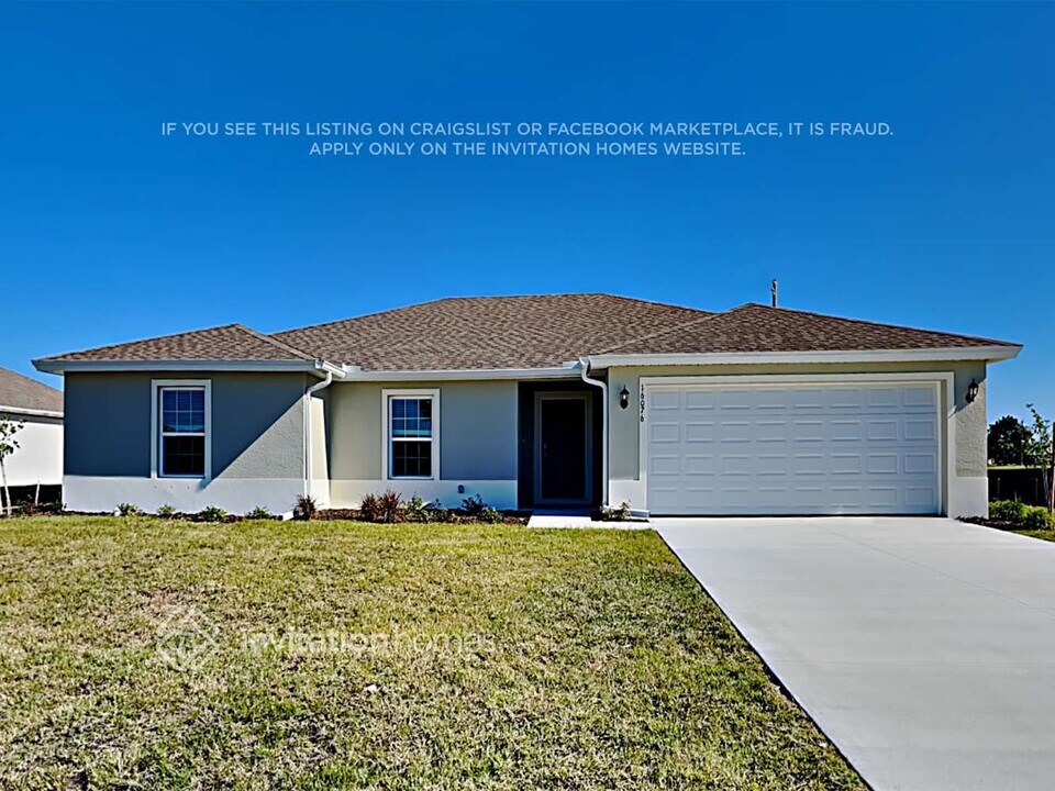 16076 Badalona Dr in Punta Gorda, FL - Foto de edificio