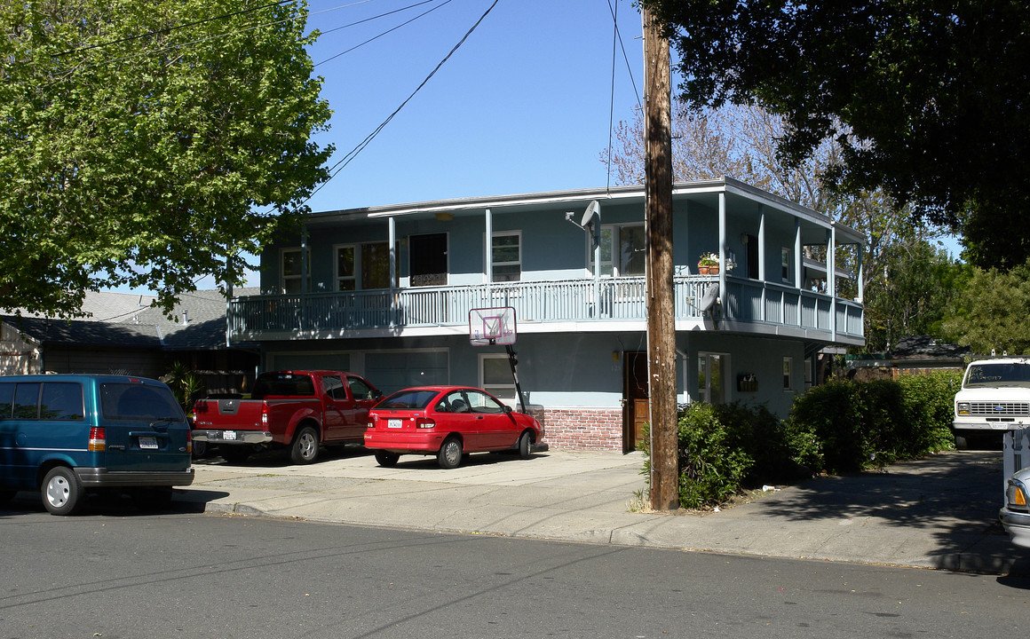 125 Dumbarton Ave in Redwood City, CA - Foto de edificio