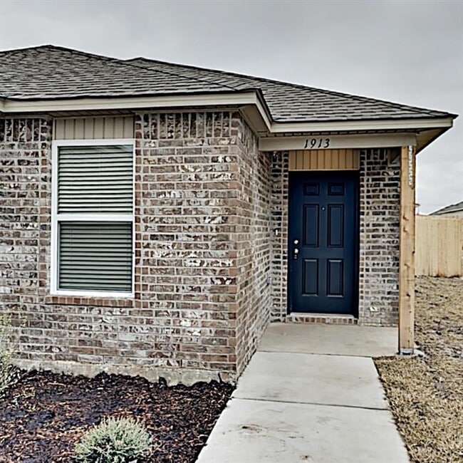1913 Sloane Dr in Yukon, OK - Building Photo - Building Photo