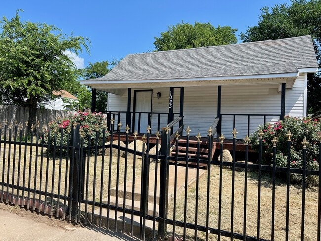 property at 1023 E Haskell St
