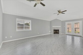 6923 Creek Village Dr in Katy, TX - Building Photo - Building Photo