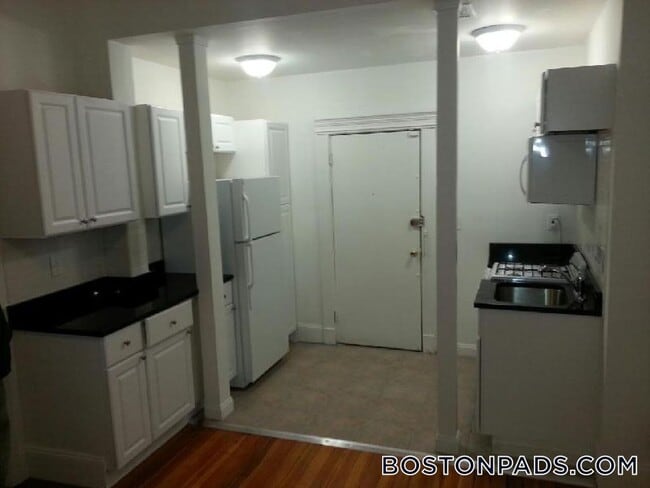 64 Hemenway St, Unit 12A in Boston, MA - Building Photo - Building Photo