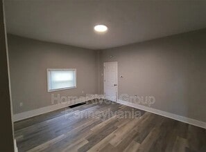 935 Manton Wy in Pittsburgh, PA - Foto de edificio - Building Photo