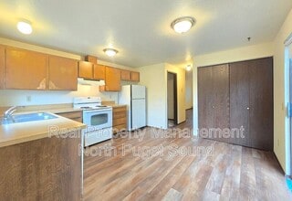 1322 Maple St in Everett, WA - Building Photo - Building Photo