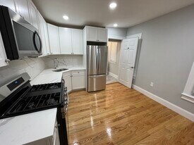 3 Mossland St, Unit 3 in Somerville, MA - Building Photo