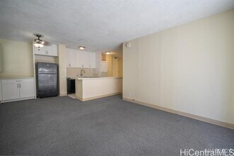 2415 Ala Wai Blvd in Honolulu, HI - Building Photo - Building Photo