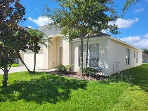 7607 Mariners Harbour Dr in Zephyrhills, FL - Building Photo - Building Photo