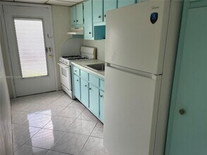 51 NE 204th St in Miami, FL - Building Photo - Building Photo