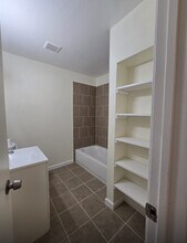 5046 Mary Diane Dr in San Antonio, TX - Building Photo - Building Photo