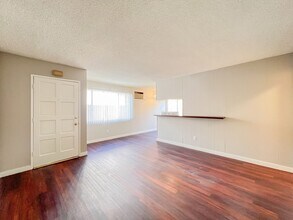 4331 Green Ave, Unit B in Los Alamitos, CA - Building Photo - Building Photo
