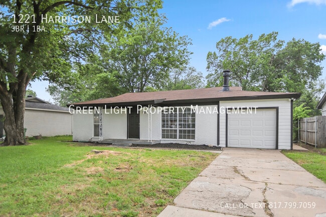 1221 Harrison Ln in Hurst, TX - Building Photo - Building Photo