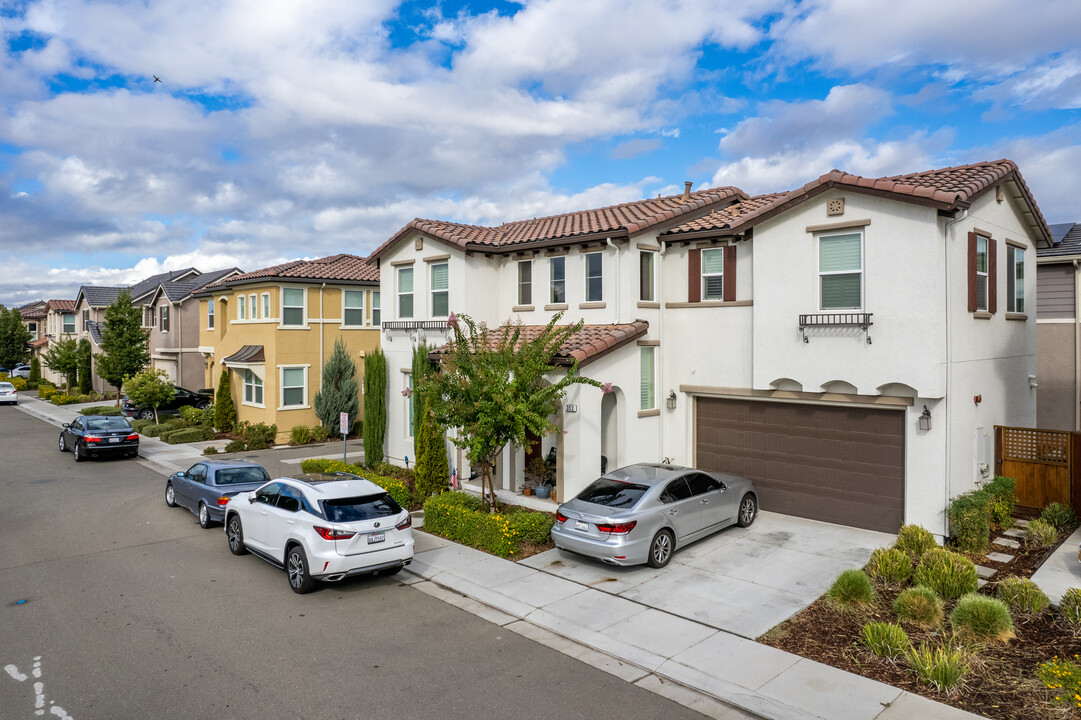 Omni at Vineyard Crossing in Livermore, CA - Building Photo