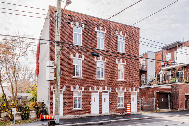 446 Hickson Rue in Verdun, QC - Building Photo - Building Photo