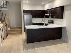 8-18 Eaton Park Ln in Toronto, ON - Building Photo - Building Photo