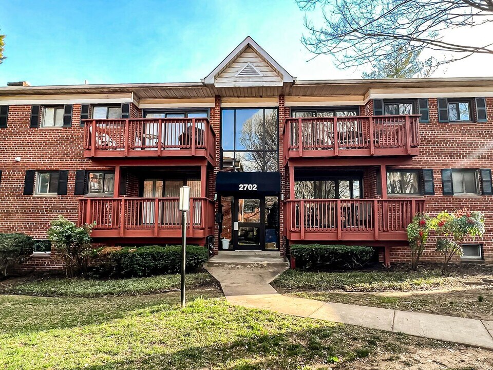 2702 Dartmouth Rd in Alexandria, VA - Building Photo